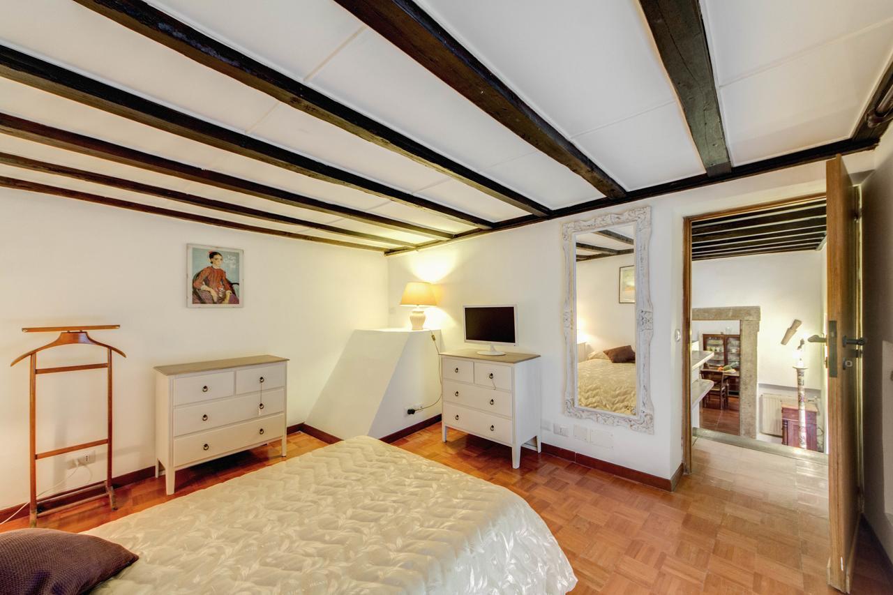 (120 M²), 2 Schlafzimmer Und 1 Eigene Badezimmer In Navona * Rom