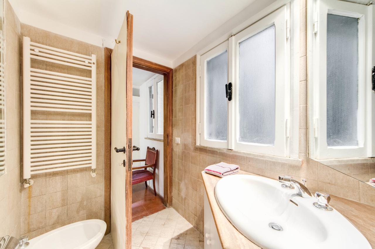 (120 M²), 2 Schlafzimmer Und 1 Eigene Badezimmer In Navona * Rom
